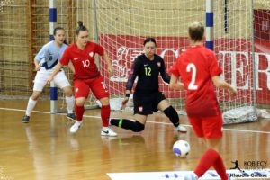 Reprezentacja Polski Futsalu, Słowenia- Polska, Klaudia Kubaszek, Wioleta Myjak, Paula Fronczak 1 IMG 3129
