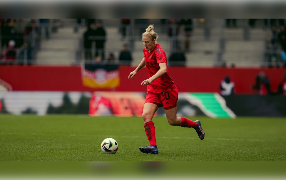 Bayern Monachium; Carolin Simon